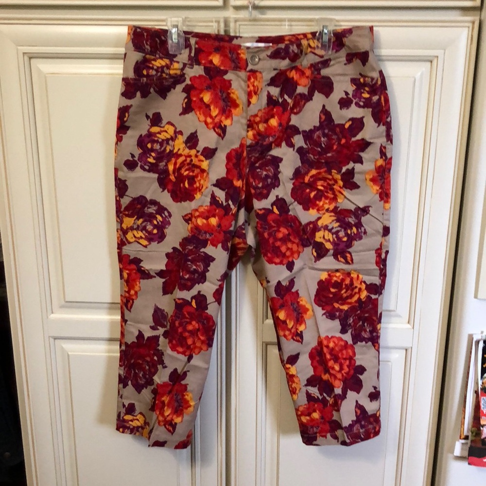 NWOT Croft & Barrow Floral Capris